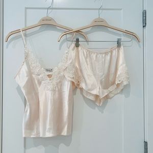 NWOT In Bloom by Jonquil ivory silky pajama set